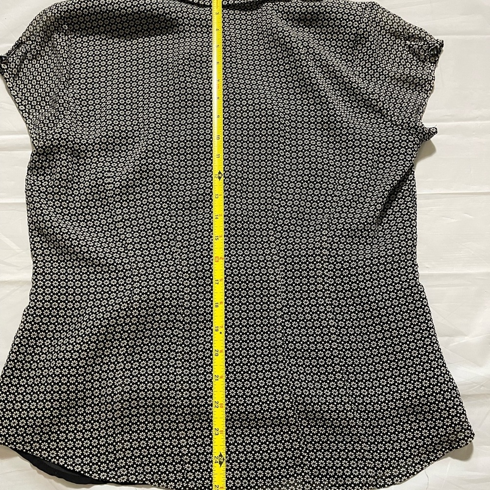 Nine West Women’s sleeveless shirt, Size 8 - Picture 6 of 9